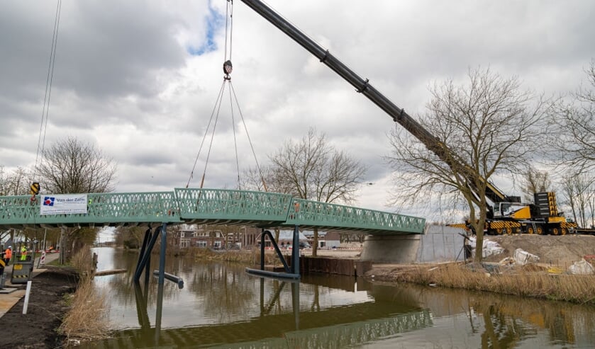 <p>De autobrug naar De Krijgsman, hier nog in aanbouw, heeft vanaf heden de naam Van Cuykbrug.</p>