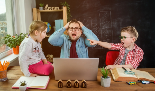 Ouders met jonge kinderen zijn in deze tijd niet alleen werknemer maar ook leerkracht.