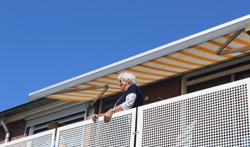Mevrouw Blom woont in De Drifter en mocht al genieten van een optreden.