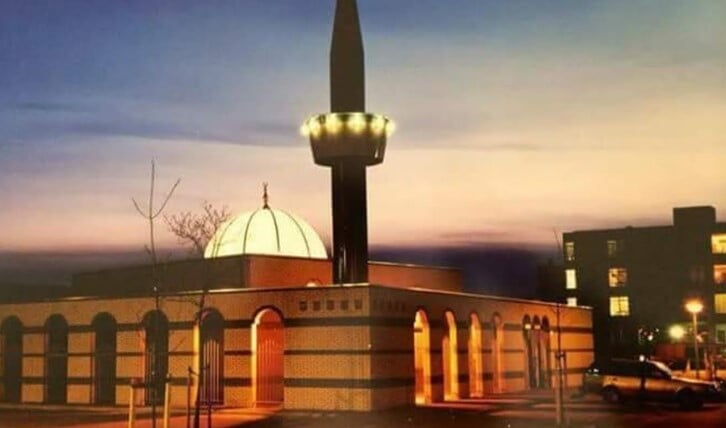 De Selimiye moskee liet vanmiddag een versterkte oproep horen voor het vrijdagmiddaggebed.