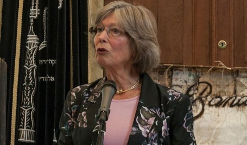 Frida Bodisco Massink in de synagoge tijdens de Indië-herdenking van 2019.