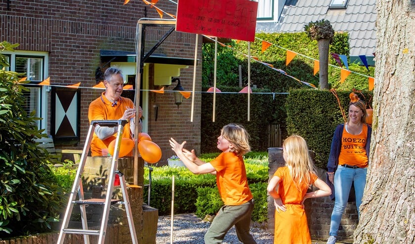 De kinderen konden onder andere 'stokvangen' bij een van de buurtbewoners op de oprit.
