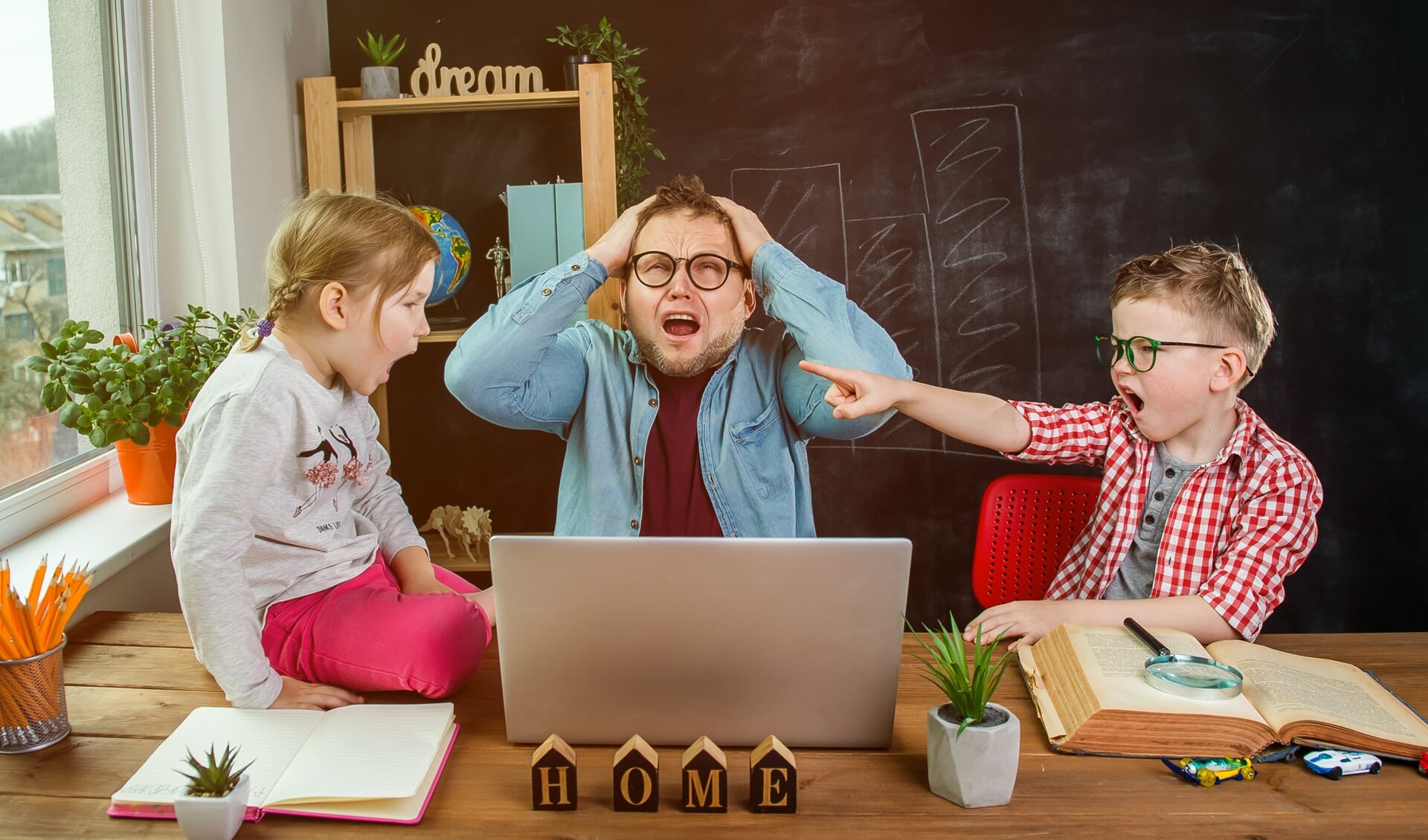 Ouders met jonge kinderen zijn in deze tijd niet alleen werknemer maar ook leerkracht.