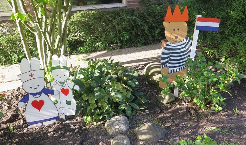De Koningsdagbeer met een paar (ko)Nijntjes.
