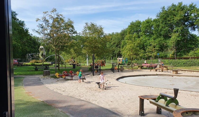 Ruimte genoeg in de speeltuin aan de Smeekweg.