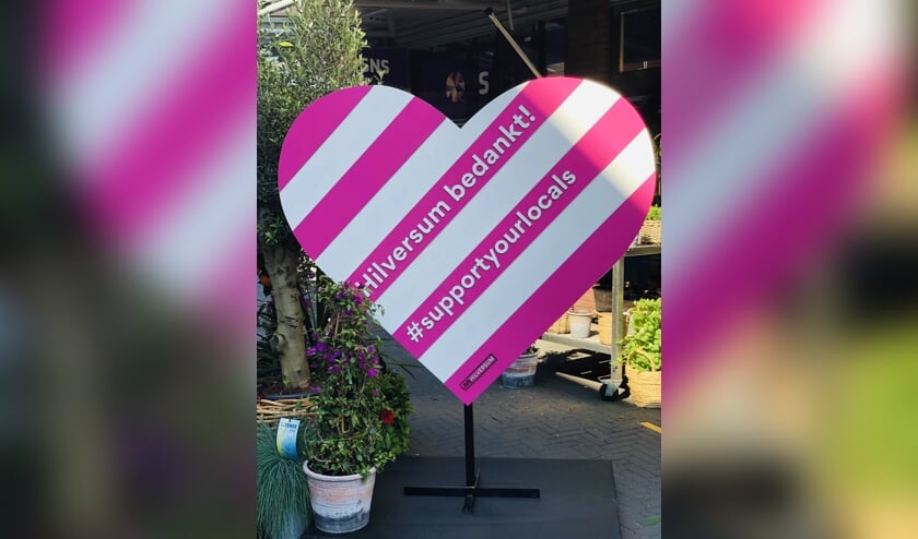 Het houten hart dat twee weken 'on tour' is door Hilversum.