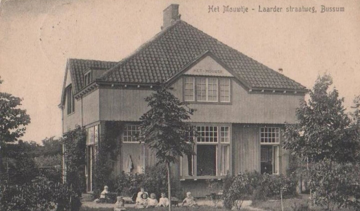 De orginele villa Het Mouwtje wordt monument.