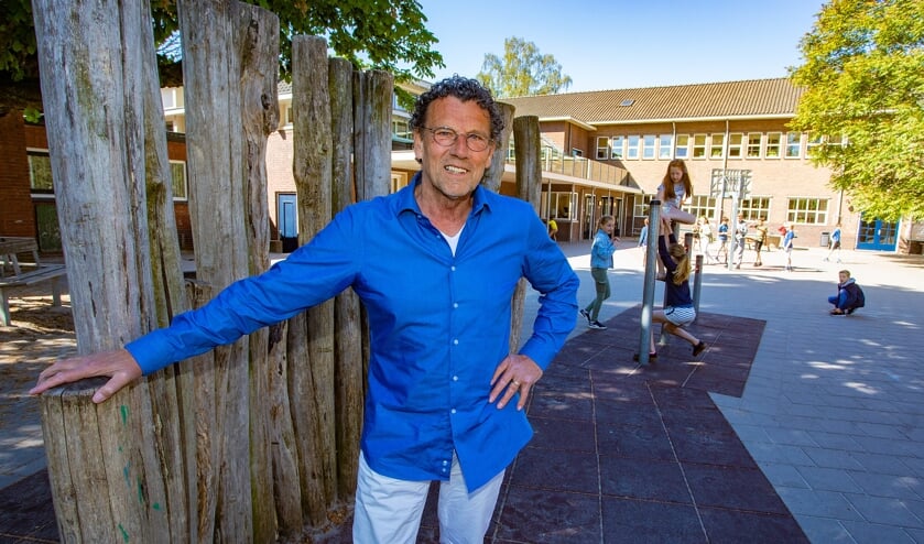 Henk Makker stopt als directeur van de katholieke basisschool De Hoeksteen.