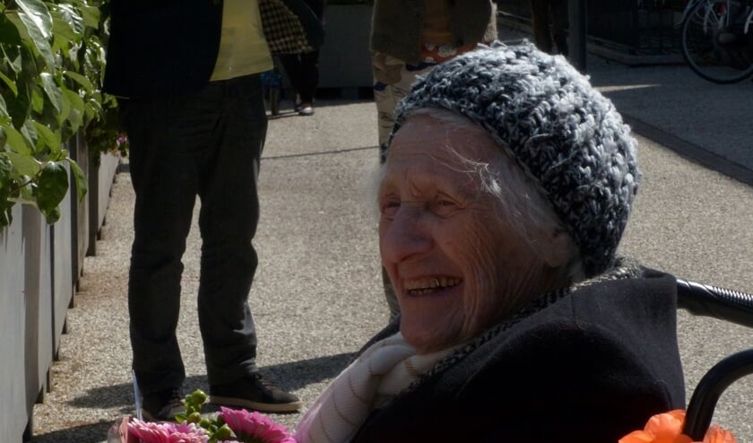 Mevrouw Van der Swan (93).