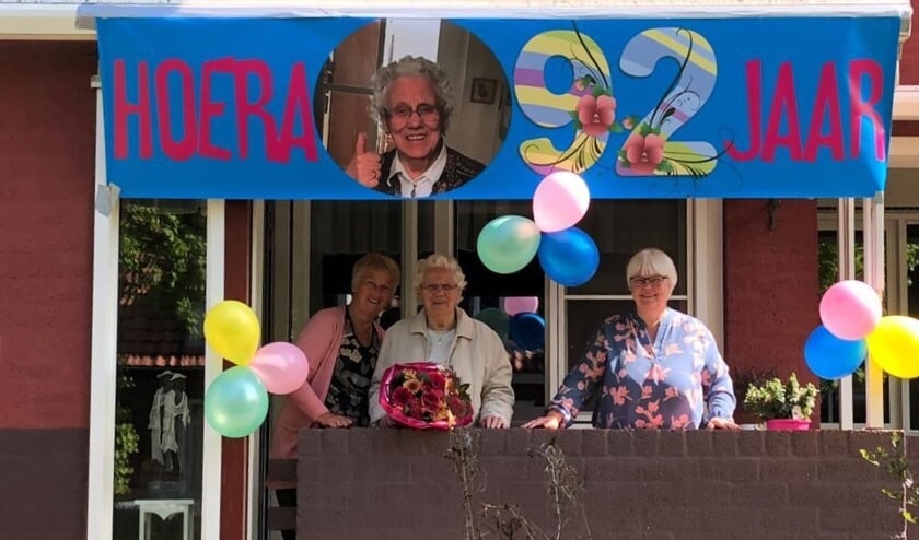 Dochter Maud, mevrouw Van Spengen en dochter Jonna.