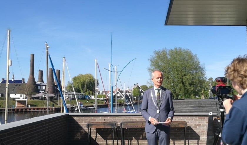 De opname van de opening door burgemeester Niek Meijer.
