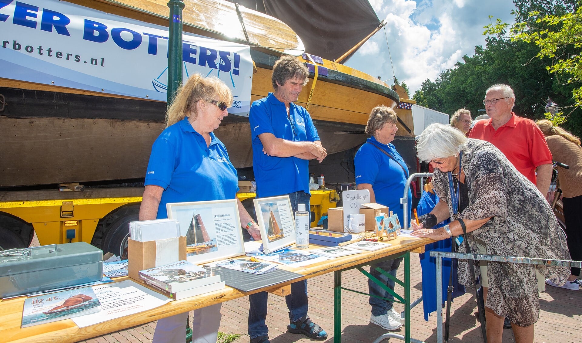 Bij een heuse botter in het dorp werden Vrienden geworven om door deze coronacrisis te komen.