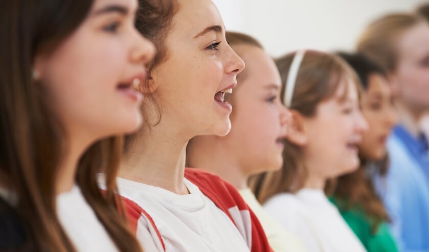 <p>Kinderen krijgen de kans met zang en dans thema's tot uitdrukking te brengen die hen bezig houden.</p>