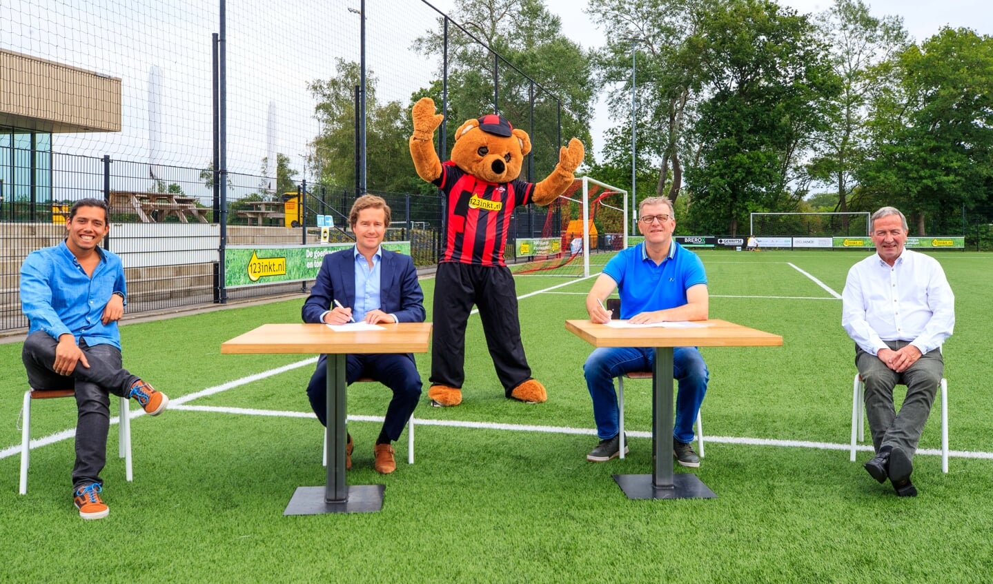 De ondertekening ging coronaproof.