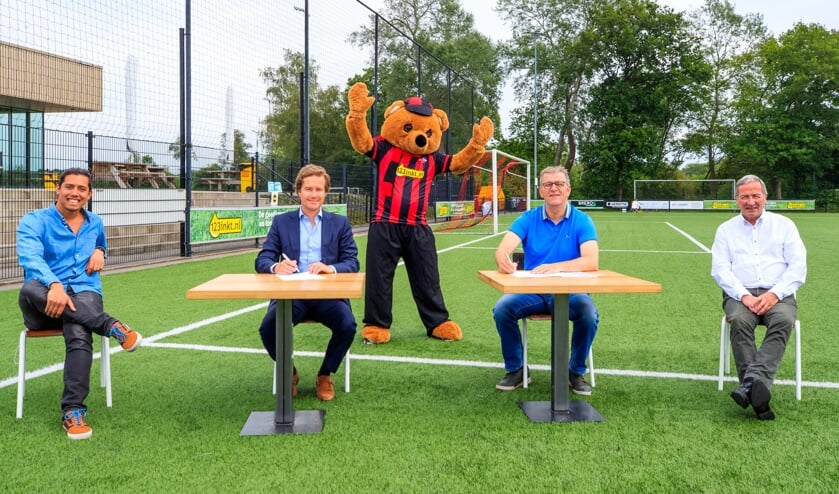 De ondertekening ging coronaproof.