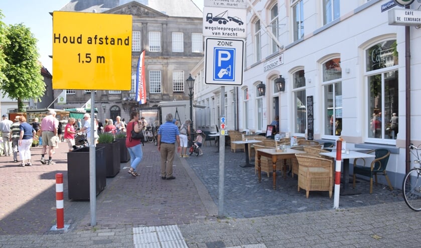 Het terras van De Eendracht werd vanochtend ontruimd.
