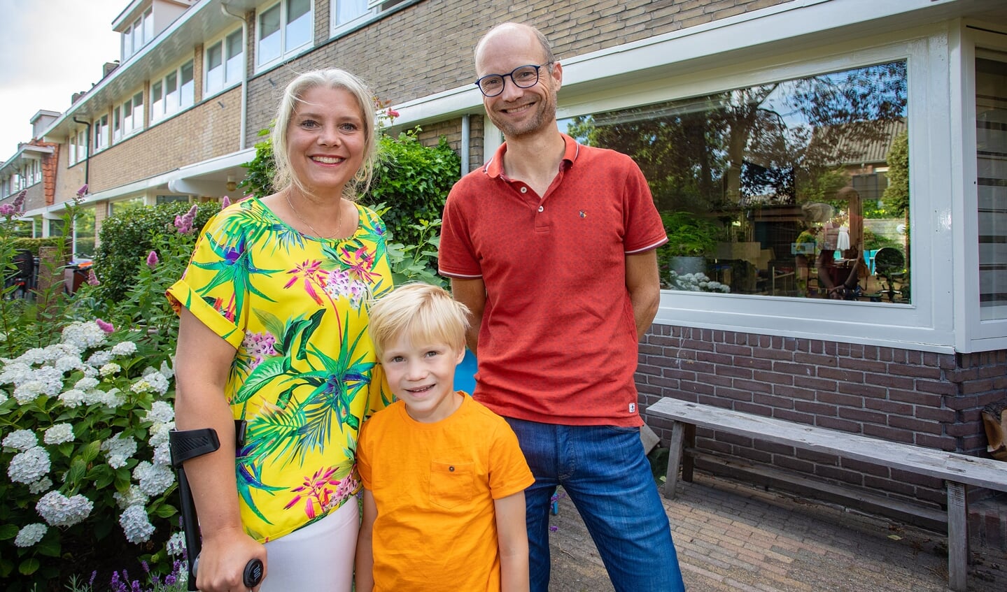 Oud-wethouder Marleen Sanderse samen met haar man Herman en zoon Pieter.