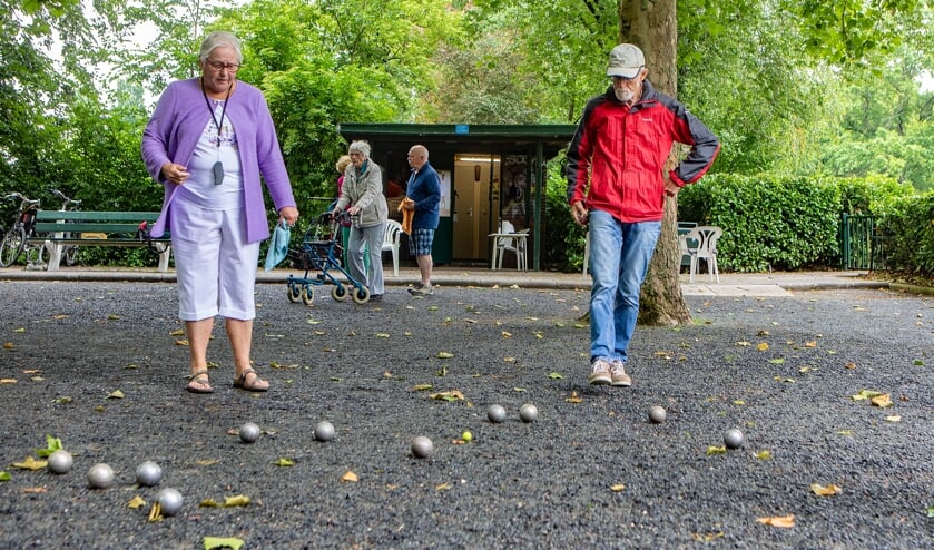 Aan de Ceintuurbaan wordt elke dag jeu-de-boules gespeeld.