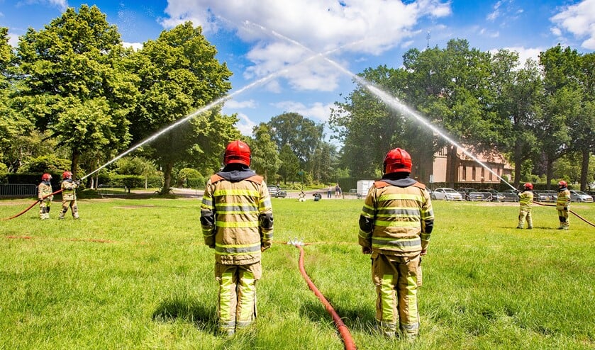 Op het Oranjeweitje stond de brandweer van Blaricum stil bij de risico's van hun vak en omgekomen collega's.