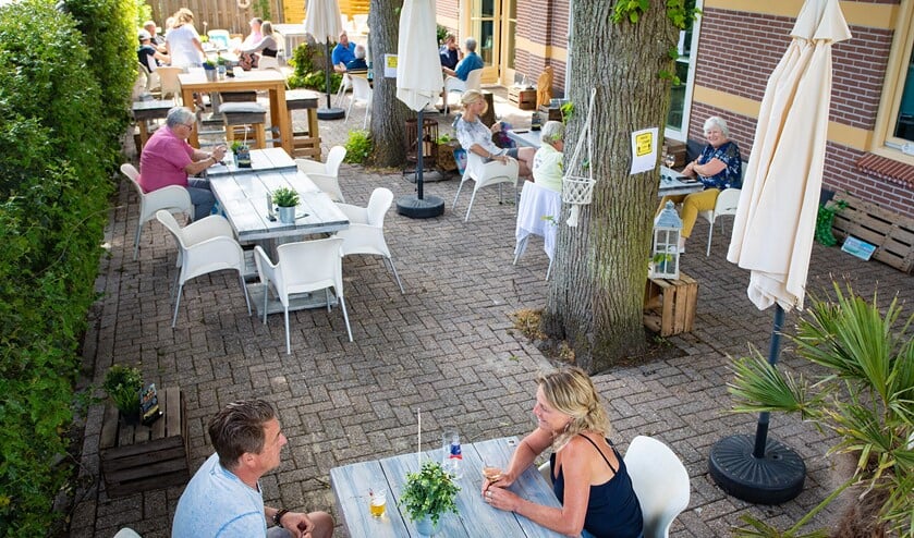 Het terras bij het Vitus in Blaricum.