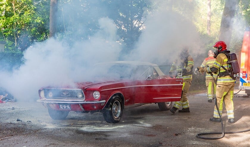 De brandweer van Naarden kwam de brand blussen.