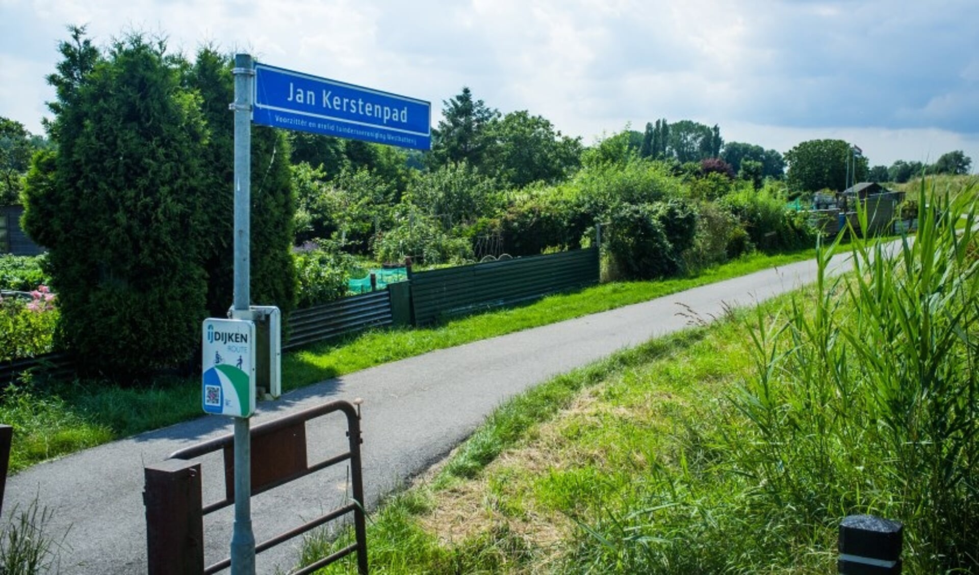 De natuurboulevard loopt vanaf het Diemerpark langs Ijburg via de Ijsselmeerdijk naar Muiden en Muiderberg.