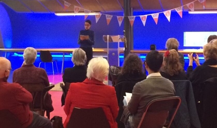 Een beeld van een eerder Open Podium in de bibliotheek.