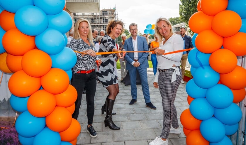 Wethouder Annette Wolthers knipte het lint door.