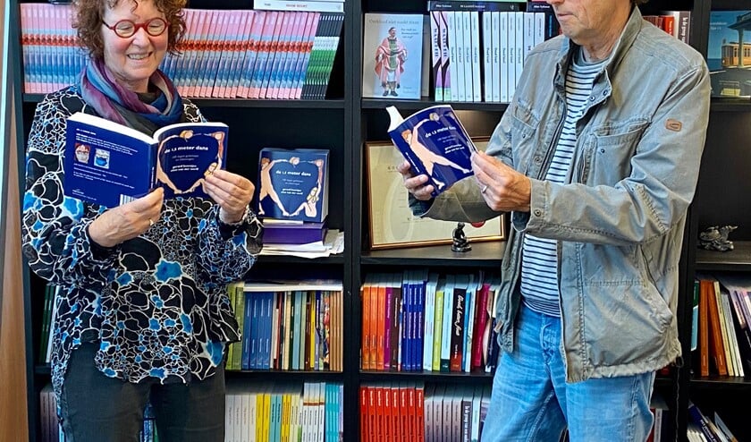 Elize van der Werff en Gerard Beentjes met hun boek De 1,5 meter dans.