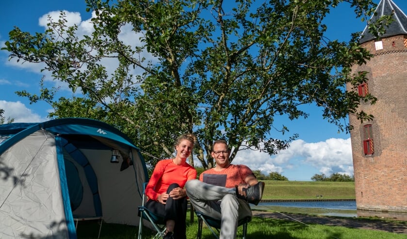 Niki en Jelle uit Naarden kunnen helaas niet op vakantie in Canada. "Nu proberen we andere leuken dingen te doen, zoals dit."