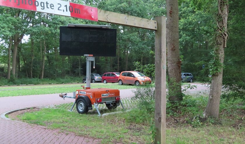 <p>De parkeerplaats van zwembad Sijsjesberg in Huizen wordt ingericht als tweede coronateststraat van de GGD.</p>