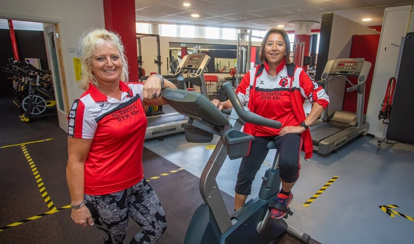 Janneke Schaap (l) en Dorine van der Slooten in hun sportschool.