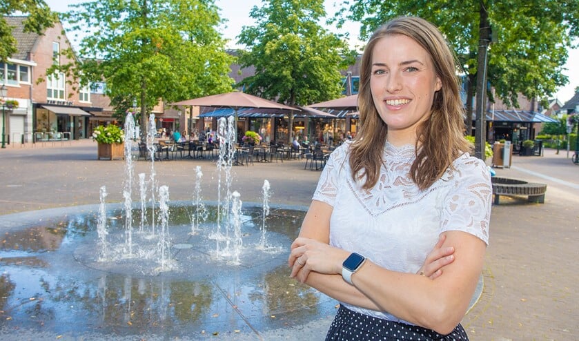 Patricia op het Oude Raadhuisplein, waar ze als stadsmanager contacten onderhoudt met de ondernemers.