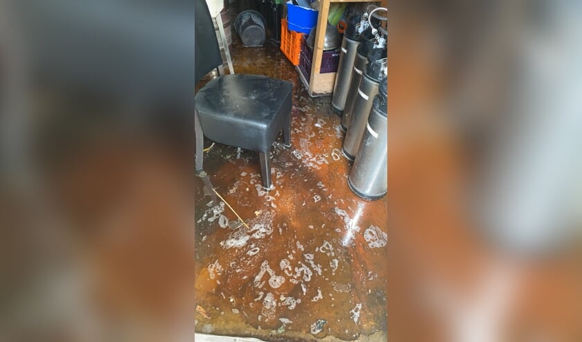 Een forse laag bier in de kelder van het Bussumse café.