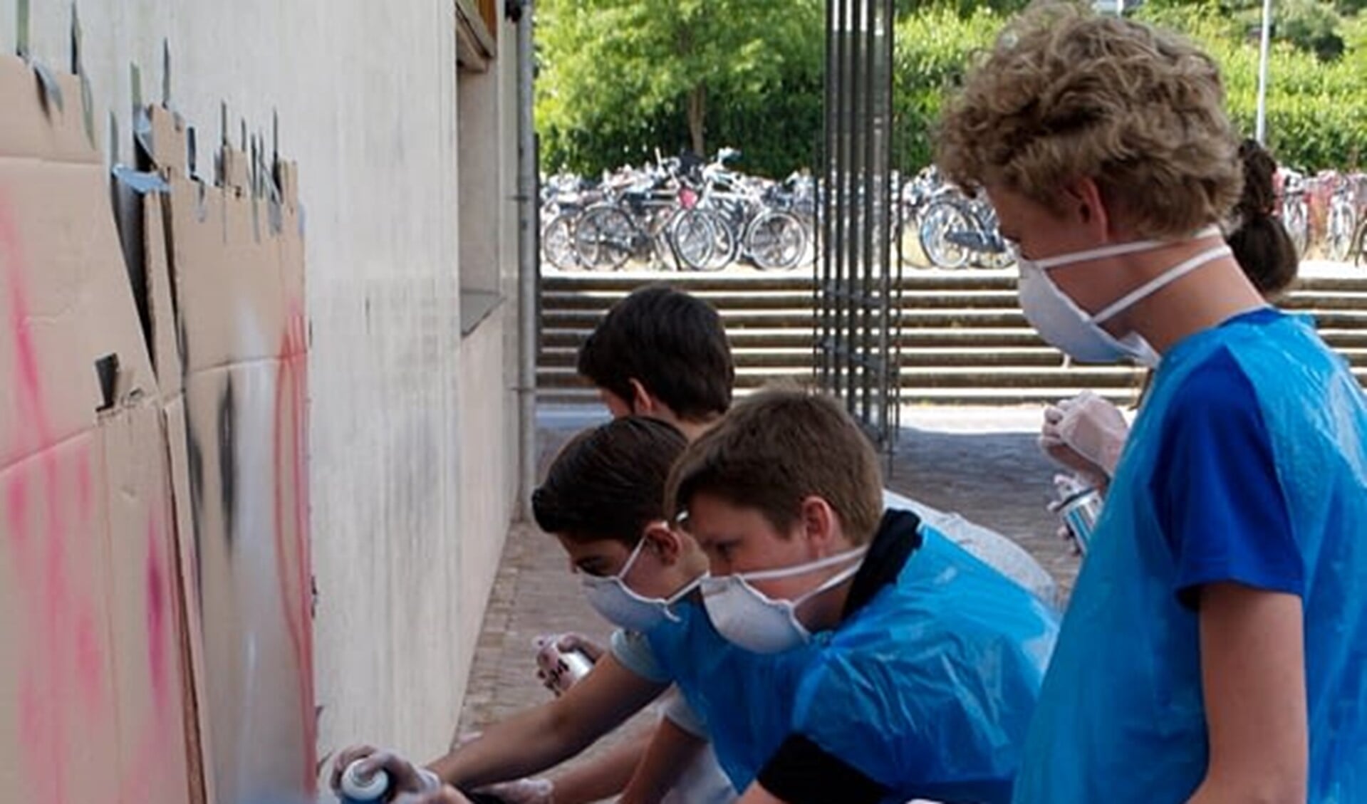 Jongeren kunnen onder andere een workshop graffiti volgen.