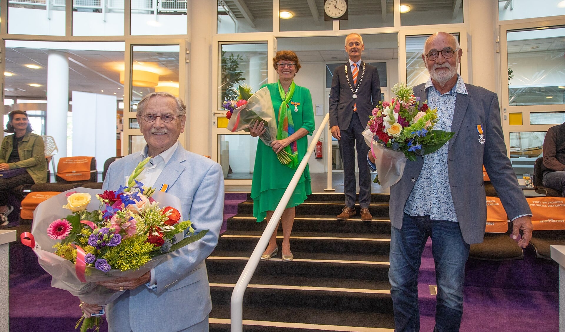 Van links naar rechts: Harry Wellink, Fijda van der Pluijm-Westland, burgemeester Niek Meijer en Cees Alders.