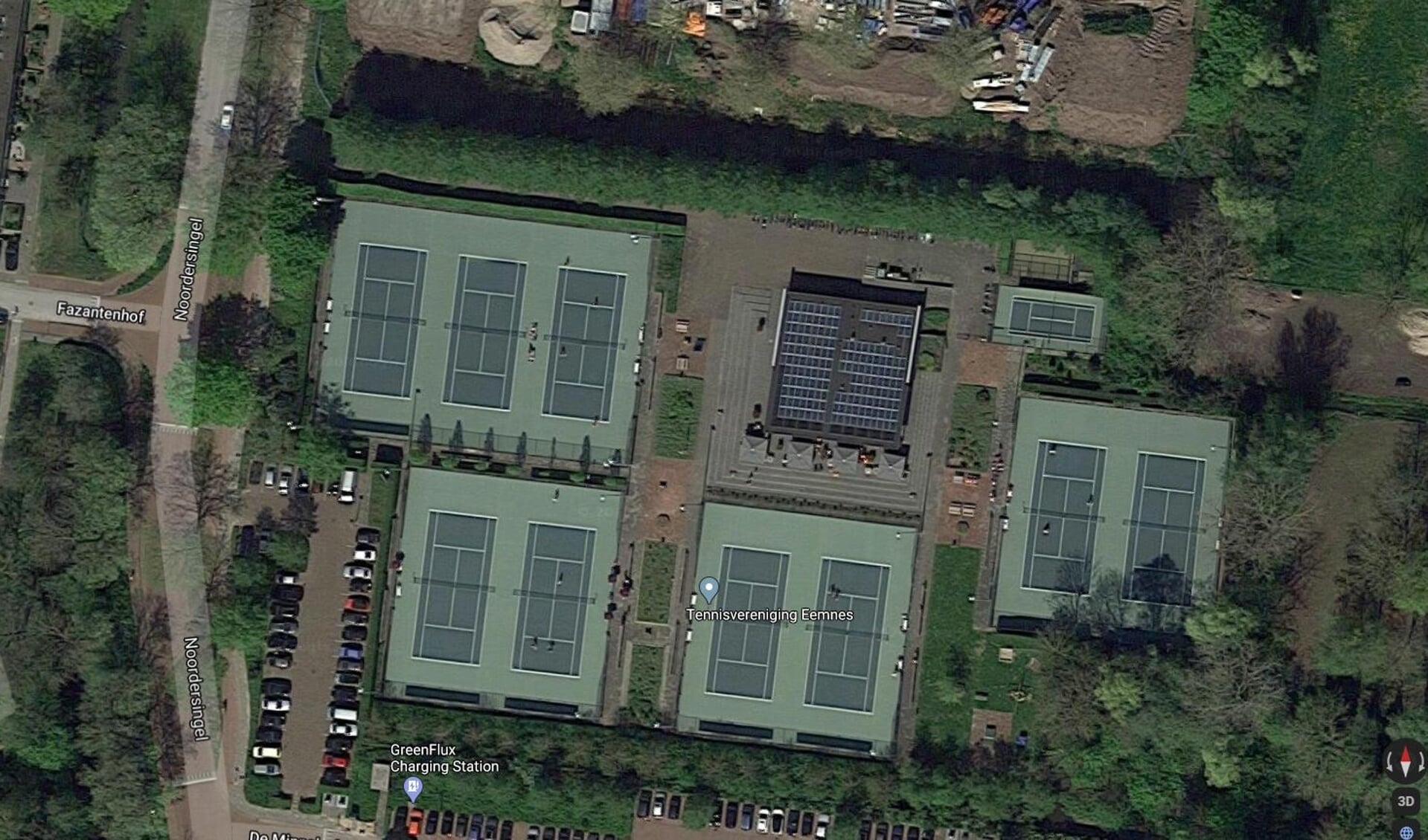 De tennisbanen in Eemnes.