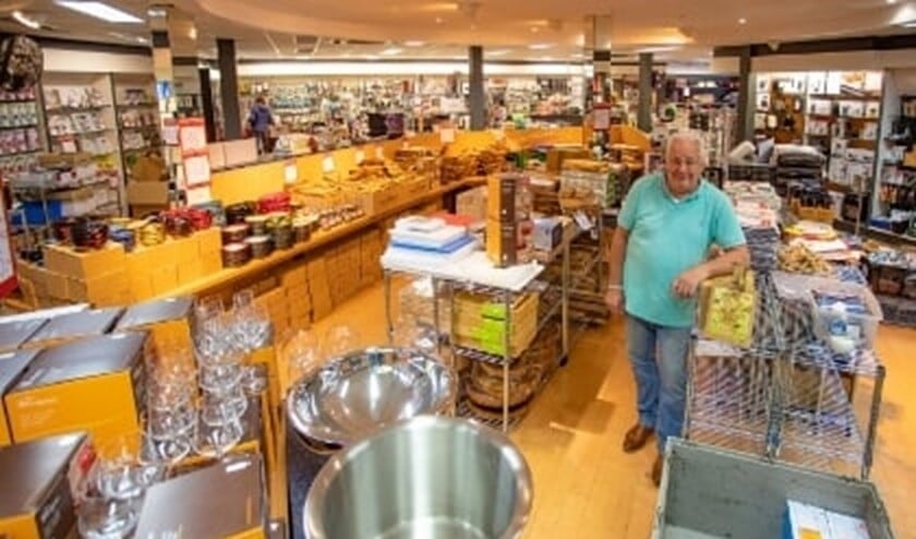 <p>Rienk van den Brink in zijn nieuwe, mooie en overzichtelijke Dima Kookvoordeel. (Foto: @Bob Awick)</p>