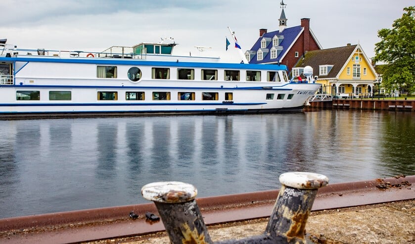 De cruiseboot blijft als drijvend hotel tot in ieder geval 31 juli liggen.