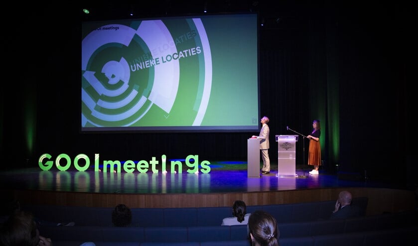 <p>Na een druk op de rode knop kwam een scherm met de website naar beneden.</p>