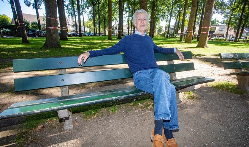 <p>Frank van der Wall Bake wil alle klachten over de herinrichting van de Brink en brullende auto's op het kruispunt gaan bundelen.</p>