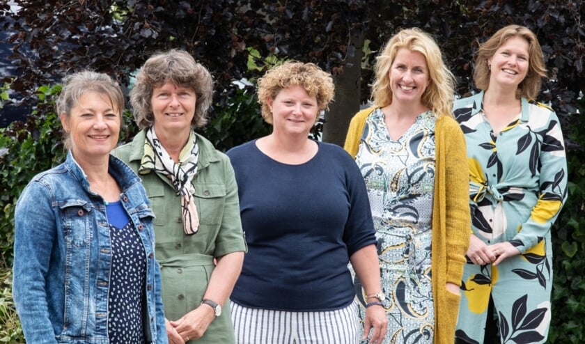 <p>Suzanne Wierenga, tweede van rechts, is de coördinator voor Weesp. </p>