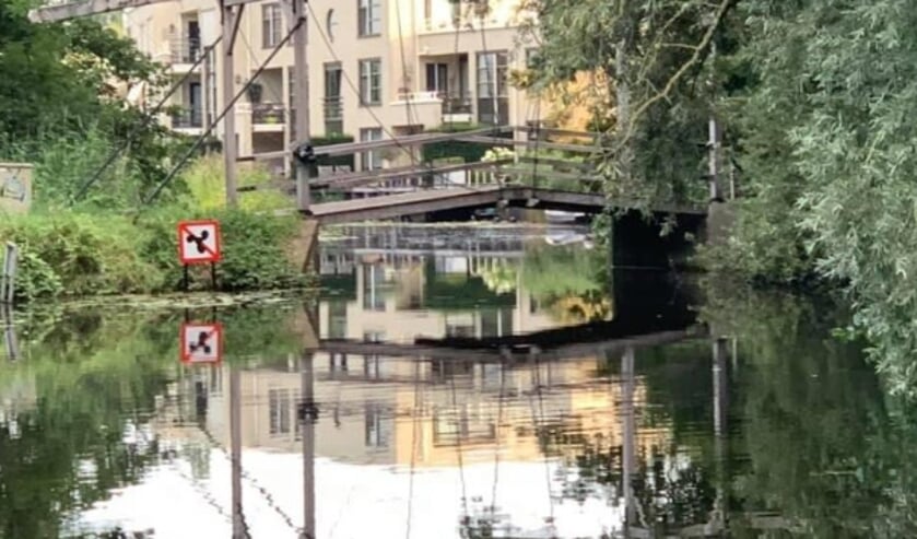 <p>Direct aanwonenden mogen door de ontheffing gewoon met hun eigen bootje over de Bussumervaart/Galgesloot/Nagtglassloot varen.</p>
