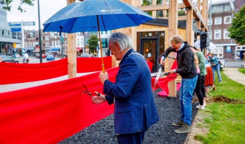 <p>Eind augustus 2021 opende burgemeester Pieter Broertjes op een regenachtige vrijdag De Kwekerij officieel. </p>