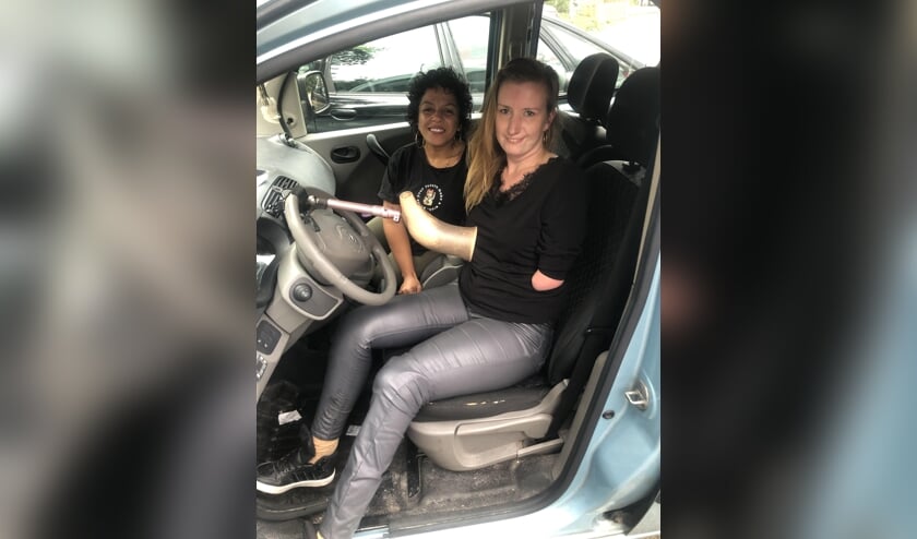 <p>Eva en Richelle zijn al een kwart eeuw hartsvriendinnen.</p>
