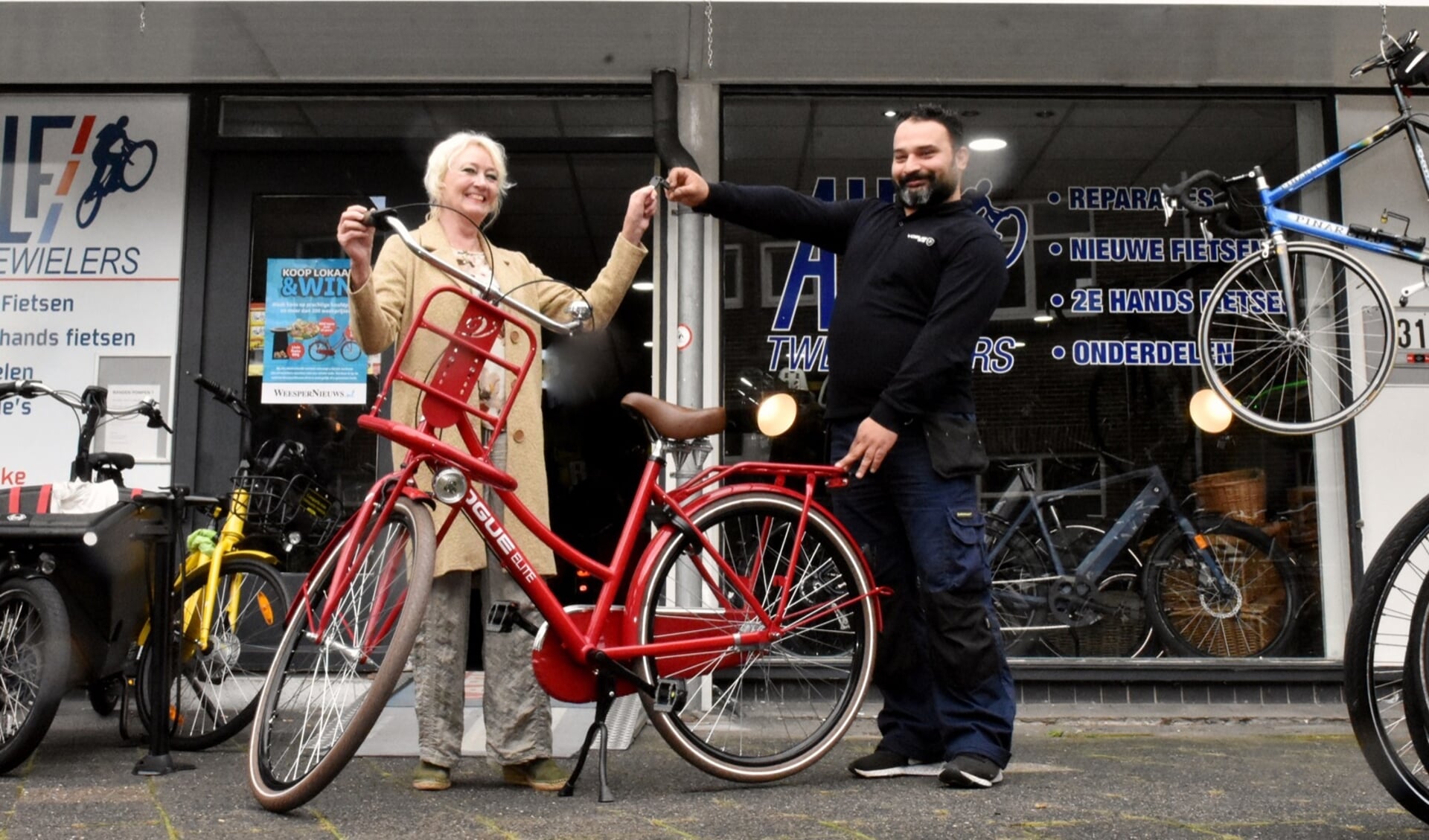 Ilona van der Enden rijdt op een nieuwe Voque Elite fiets, beschikbaar gesteld door Alf Tweewielers.