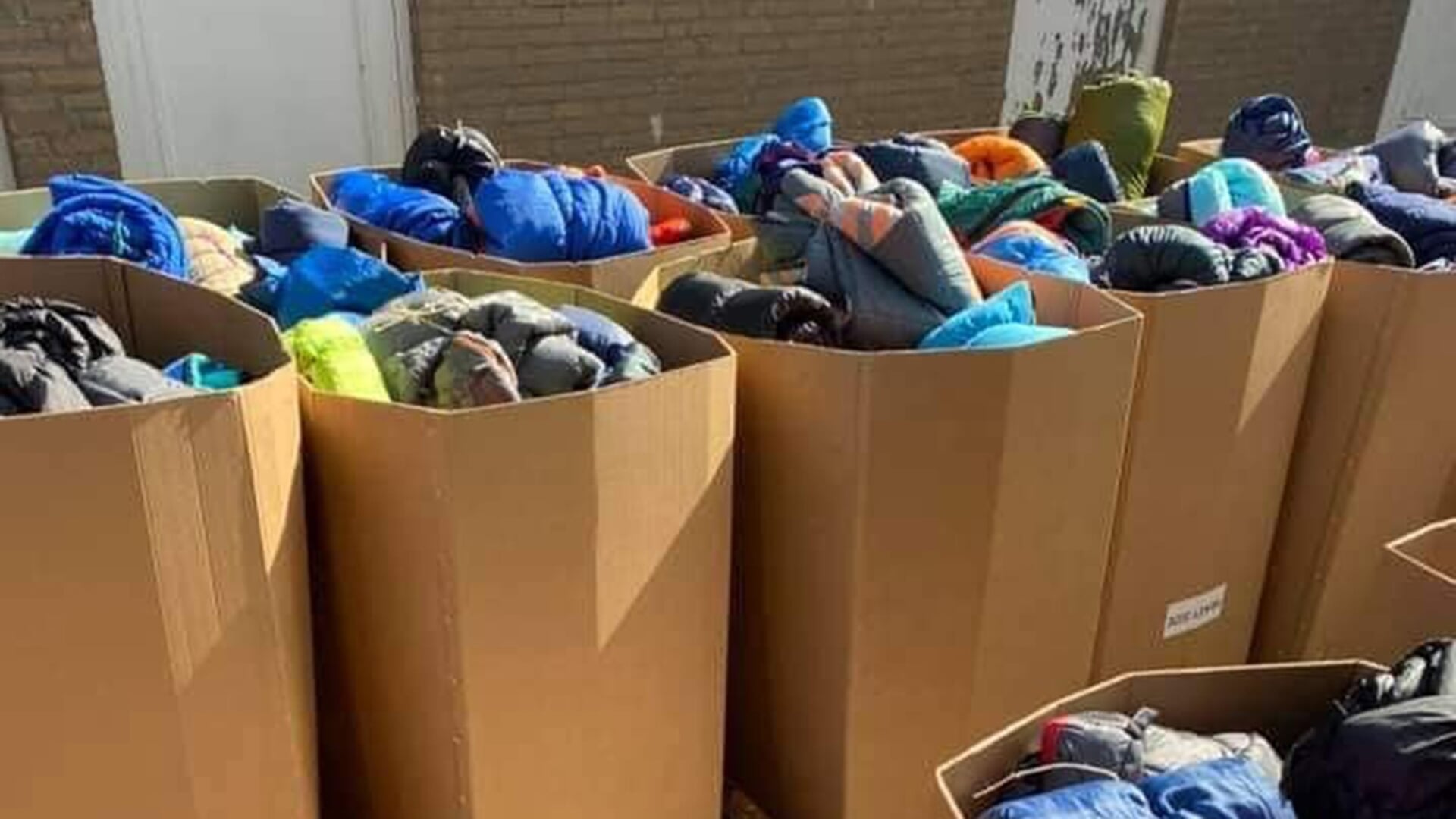 Foto uit 2020: toen werd in Weesp een inzamelactie gehouden voor bewoners van het afgebrande vluchtelingenkamp Moria op Lesbos.