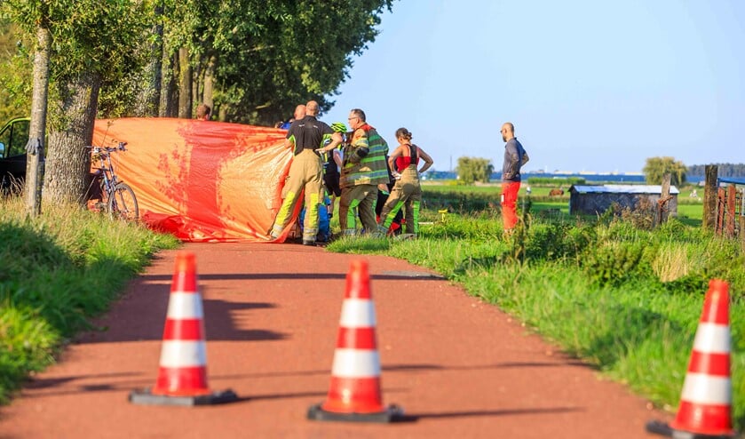 <p>De brandweer was gisteren snel ter plekke om te reanimeren, maar dat mocht niet meer baten.</p>