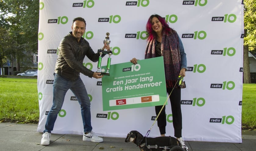 <p>Teckel Zazou, Naarden, Leukste Hond van Nederland, radio 10, gerard eckdom, martin gaus</p>