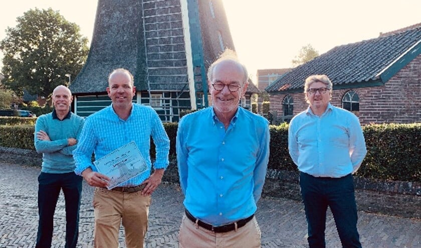 V.l.n.r. Het nieuwe bestuur met Hans Broekhuisen, Rogier Vos, Rik Kloos en Richard Flipse.